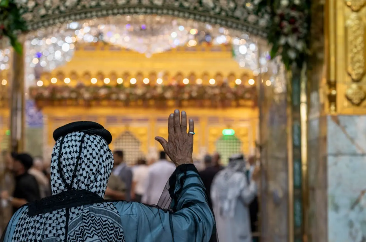 Ziaraat e Masomeen — reciting devotional prayers for the Ahlulbayt (A.S.)
